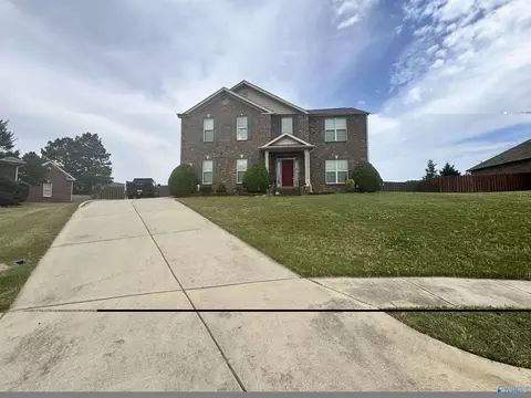 7553 Crestridge Dr, Owens Cross Roads, AL 35763