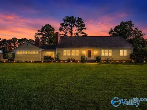 2004 Stratford Rd, Decatur, AL 35601