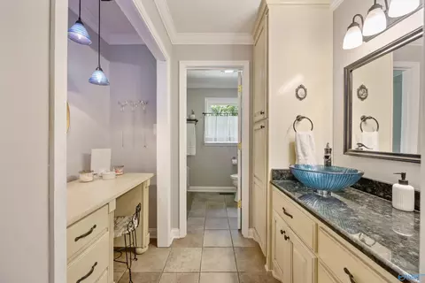 Bath - 407 Old Brompton Ln, Killen, AL 35645 photo 2 of 4