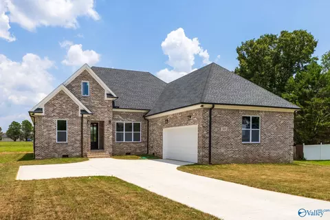 305 Golden Harvest Dr, New Market, AL 35761