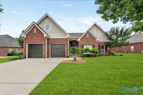 6714 Zach Ln, Owens Cross Roads, AL 35763