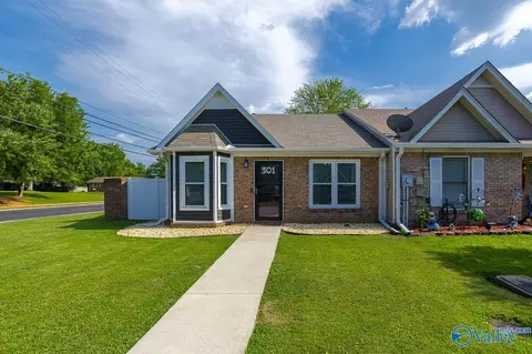 301 Woodridge Dr, Decatur, AL 35601