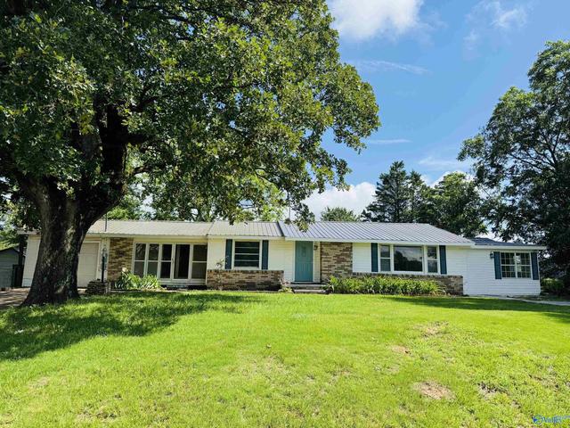 7542 Section Line Rd, Albertville, AL 35950