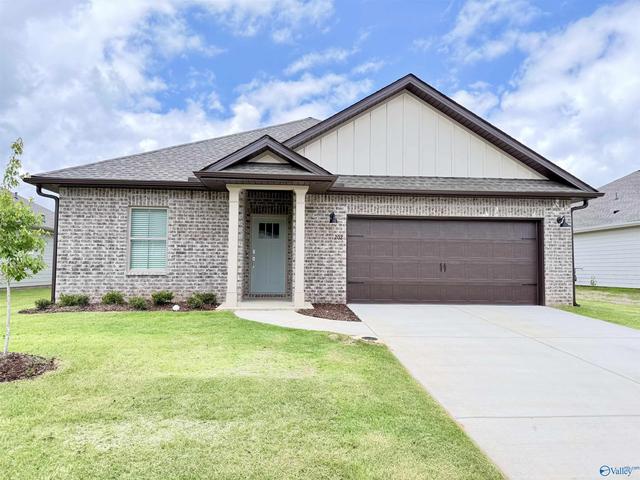202 Cobbdale Park Dr, Harvest, AL 35749