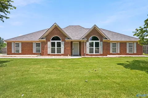 99 Manor House Dr, Huntsville, AL 35811