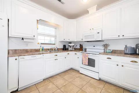 Kitchen - 825 4th Ave, Hamilton, AL 35570 photo 2 of 4