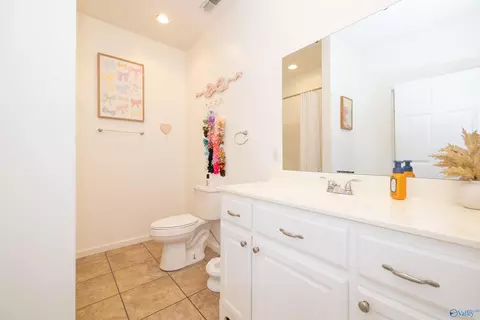 Bath - 825 4th Ave, Hamilton, AL 35570 photo 3 of 5