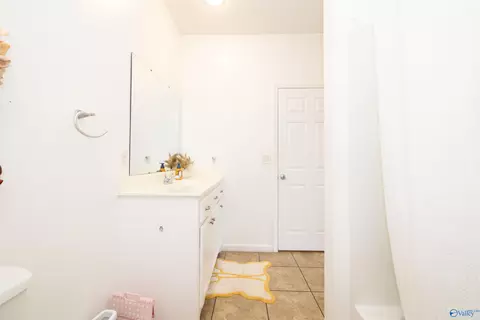 Bath - 825 4th Ave, Hamilton, AL 35570 photo 5 of 5
