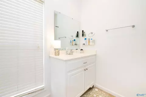 Bath - 825 4th Ave, Hamilton, AL 35570 photo 1 of 5