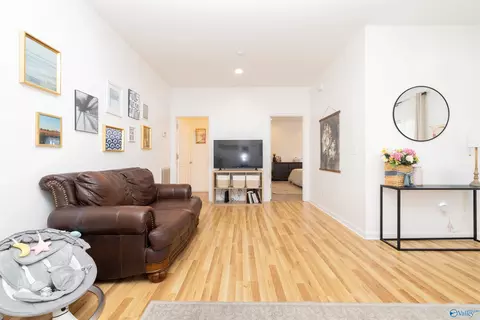 Living - 825 4th Ave, Hamilton, AL 35570 photo 2 of 3