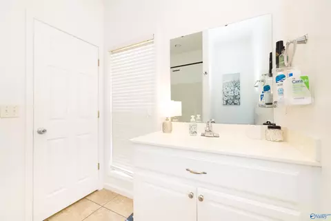 Bath - 825 4th Ave, Hamilton, AL 35570 photo 2 of 5
