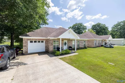 Exterior - 825 4th Ave, Hamilton, AL 35570 photo 2 of 9