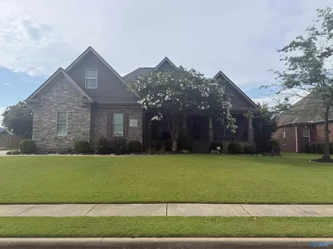 7563 Crestridge Dr, Owens Cross Roads, AL 35763