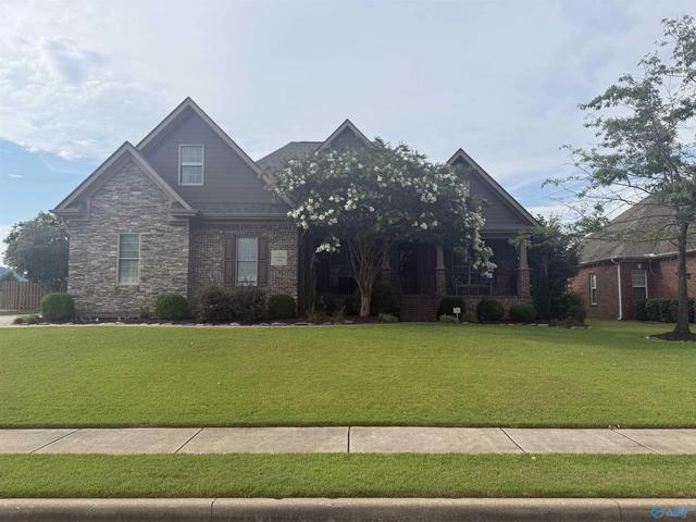 7563 Crestridge Dr, Owens Cross Roads, AL 35763
