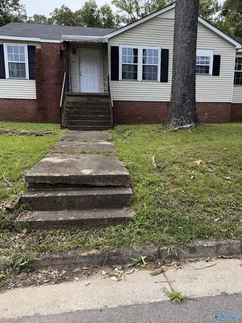 1123 Hillsboro Dr, Gadsden, AL 35903