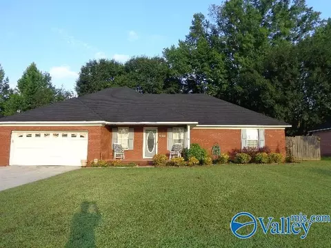 2003 Glenwood Dr, Hartselle, AL 35640