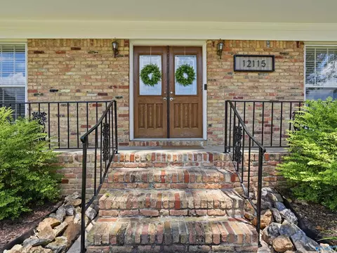 12115 Greenleaf Dr, Huntsville, AL 35803