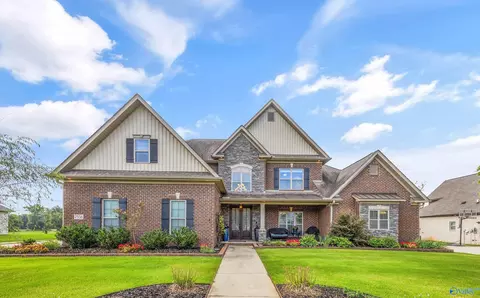 7556 Parktrace Ln, Owens Cross Roads, AL 35763