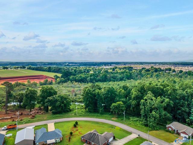 136 Easy St, Hazel Green, AL 35750