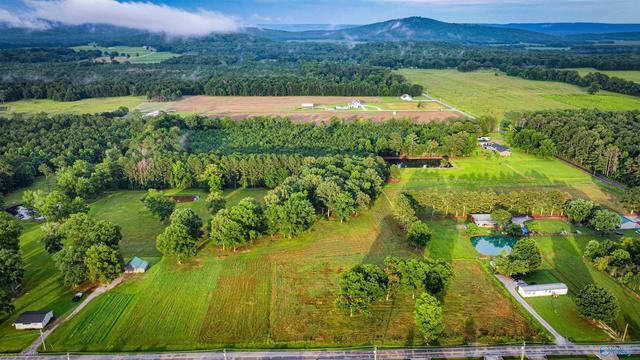 685 Piney Woods Rd, Owens Cross Roads, AL 35763