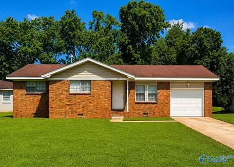 5028 Paden Dr, Huntsville, AL 35810