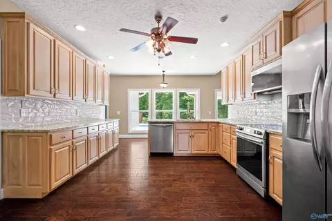 Kitchen - 331 James Rd, Gadsden, AL 35903 photo 2 of 3