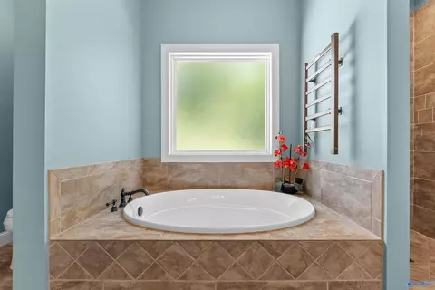 Bath - 331 James Rd, Gadsden, AL 35903 photo 2 of 4