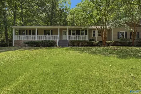 205 Eastwood Dr, Owens Cross Roads, AL 35763
