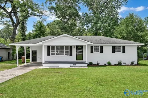 300 Longhorn Pass, Hartselle, AL 35640