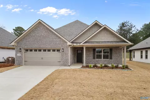 102 Alton Dale Dr, Toney, AL 35773