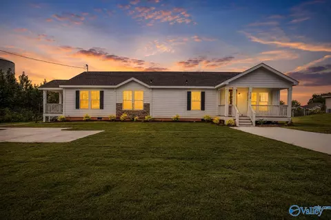 214 Fern Bank Dr, Hazel Green, AL 35750