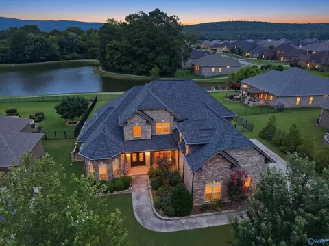 2017 Meadow Creek Cir, Owens Cross Roads, AL 35763