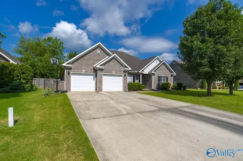 2305 Rockingham Ln, Decatur, AL 35603