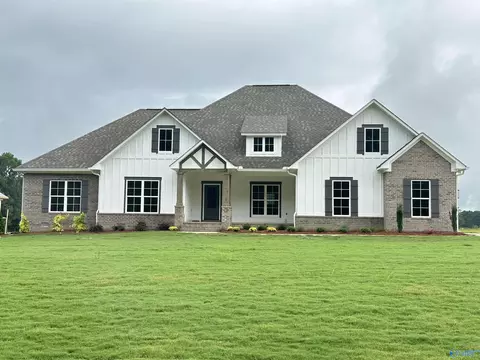 821 N College St, Glencoe, AL 35905
