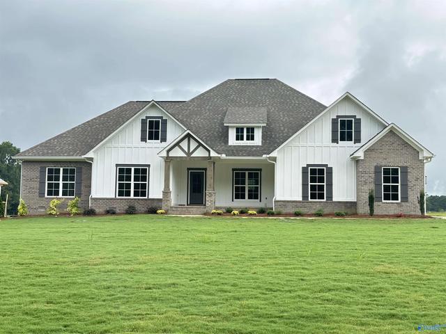 821 N College St, Glencoe, AL 35905