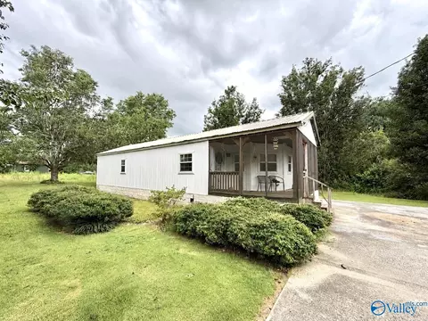 97 Holdbrooks St, Crossville, AL 35962