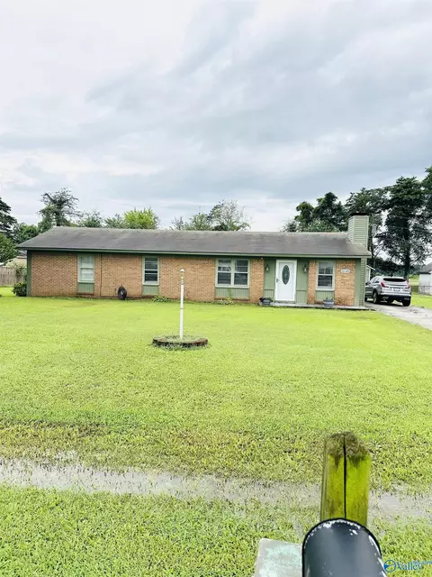 16544 Becky St, Athens, AL 35611