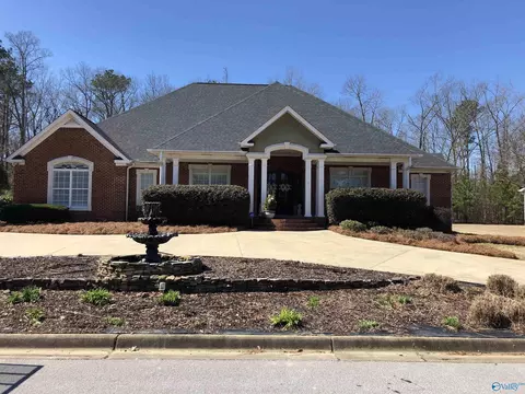 104 Chelsea Ln, Rainbow City, AL 35906