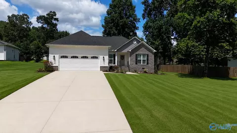 10 Deer Run Rd, Guntersville, AL 35976