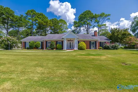 4540 Arrowhead Dr, Decatur, AL 35603