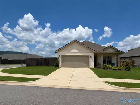 6018 Margie Collins Dr, Owens Cross Roads, AL 35763