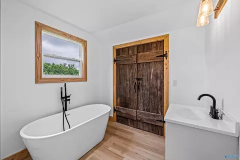 Bath - 373 Gray Rd, Mentone, AL 35984 photo 4 of 4