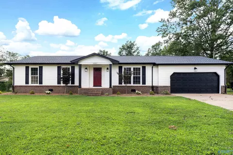 10307 Leicester Dr, Huntsville, AL 35803