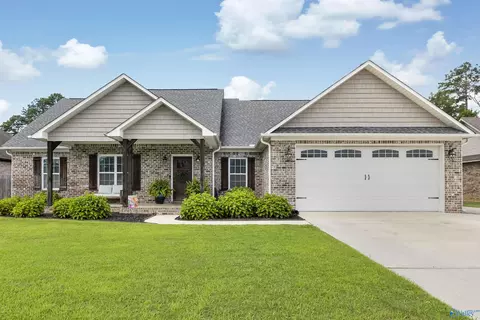 413 Pembrooke Cir, Hartselle, AL 35640