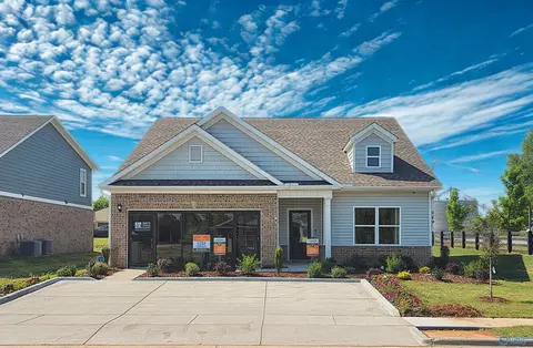 211 Red Clay Ct, Harvest, AL 35749