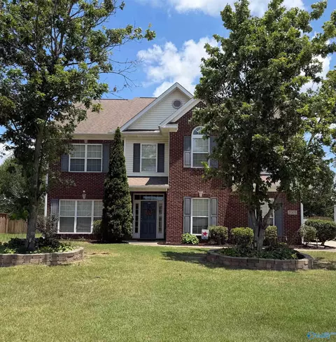 7003 Southcreek Dr, Owens Cross Roads, AL 35763
