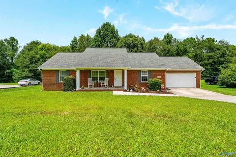 112 Amesbury Dr, Harvest, AL 35749