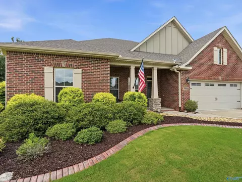 5001 River Birch Ln, Owens Cross Roads, AL 35763