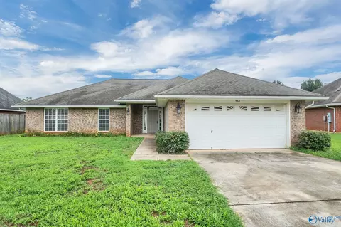 204 Shadow Cove Dr, Huntsville, AL 35824