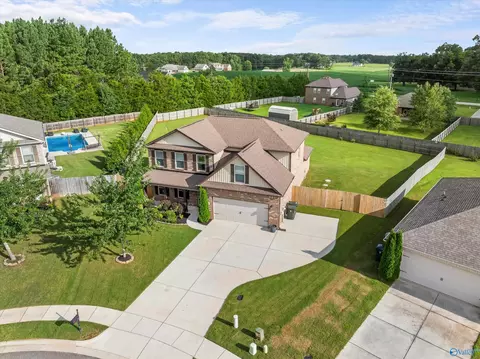 111 Lois Mance Ln, New Market, AL 35761